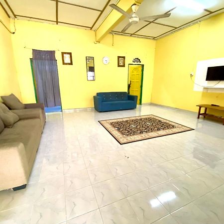 Umi Homestay Batu Buruk Kuala Terengganu Exterior foto