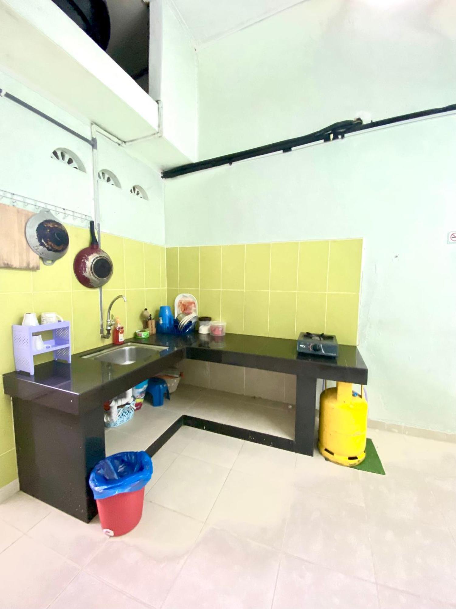 Umi Homestay Batu Buruk Kuala Terengganu Exterior foto